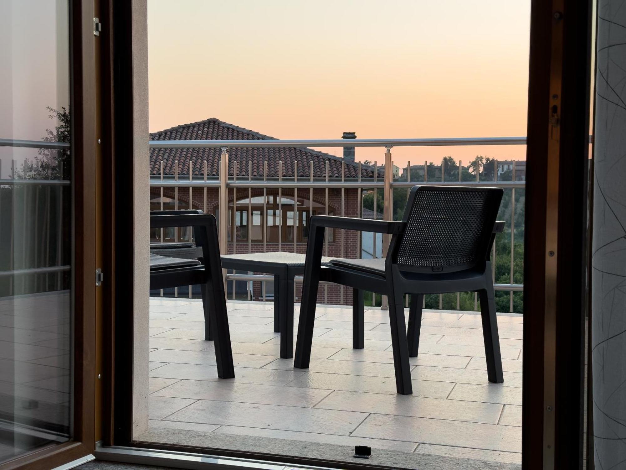 Roero Sunset Apartment Govone Ngoại thất bức ảnh